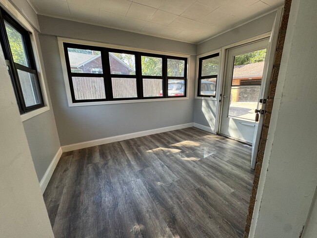 Building Photo - 3 Bedroom | 1.5 Bathroom | 3-Car Garage | ...