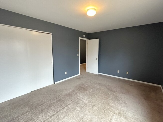 Building Photo - Modern 2 Bedroom Townhome Near CSU