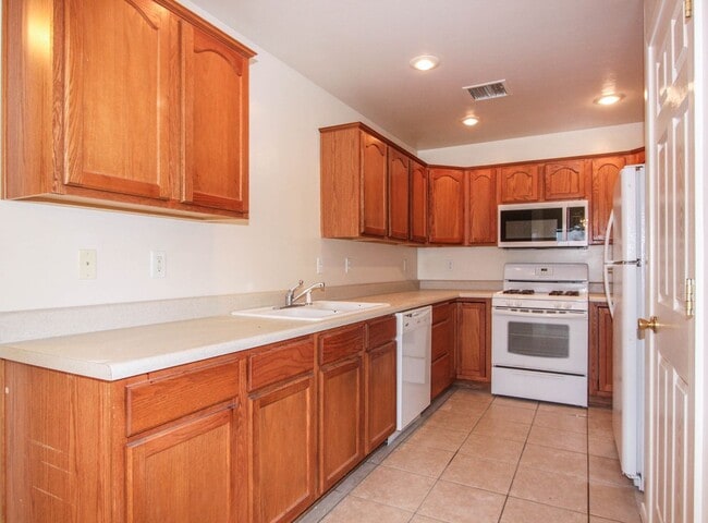 Building Photo - 8135 E Ashley Dr