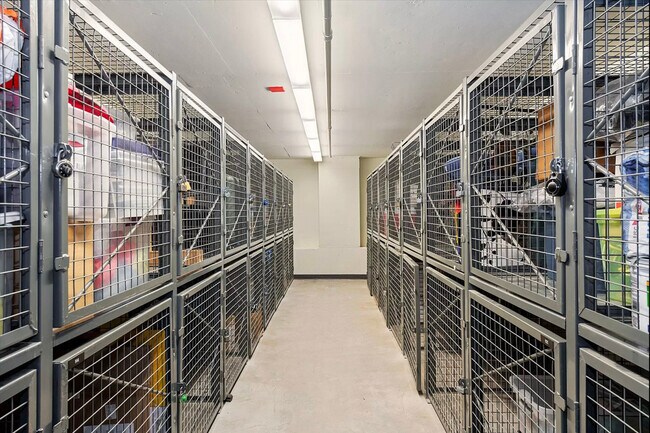 Building Photo - 345 N La Salle Dr