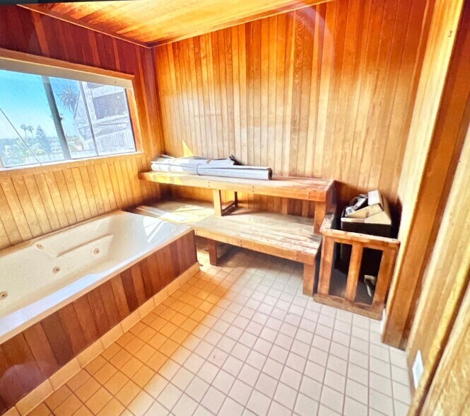 Building Photo - 1444 Centinela Ave