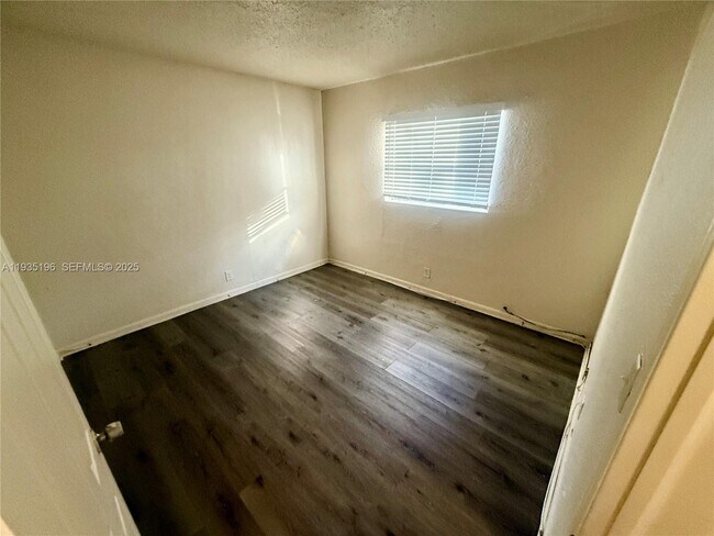 Building Photo - 1132 NW 30th Ave