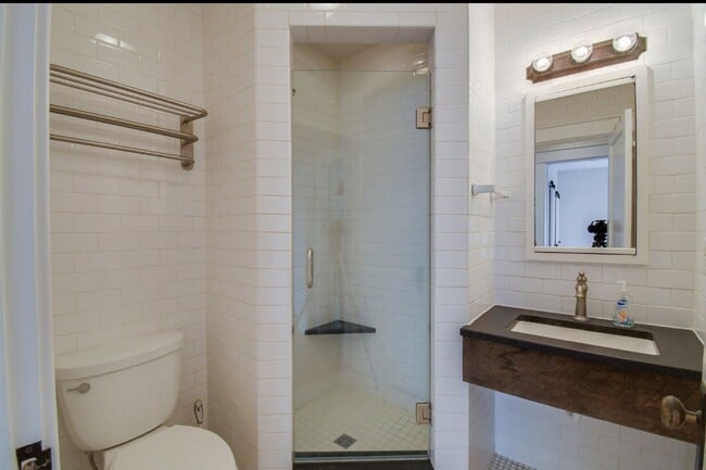 Building Photo - W&L Parents - Fully Furnished and Renovated Home