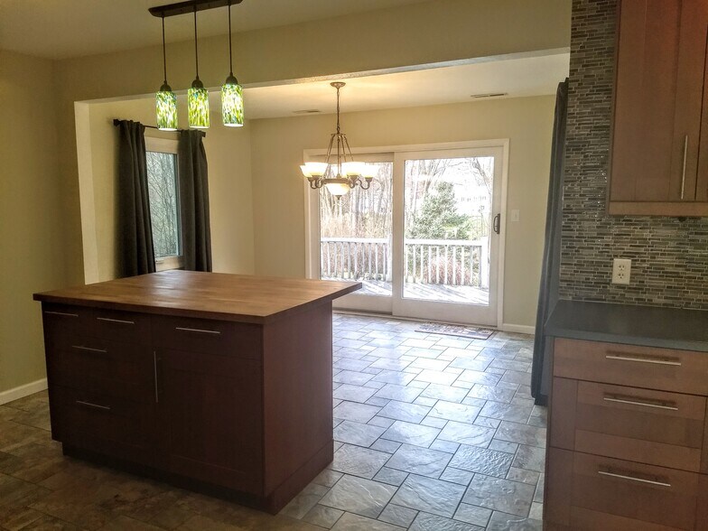 Building Photo - 16351 Petro Dr