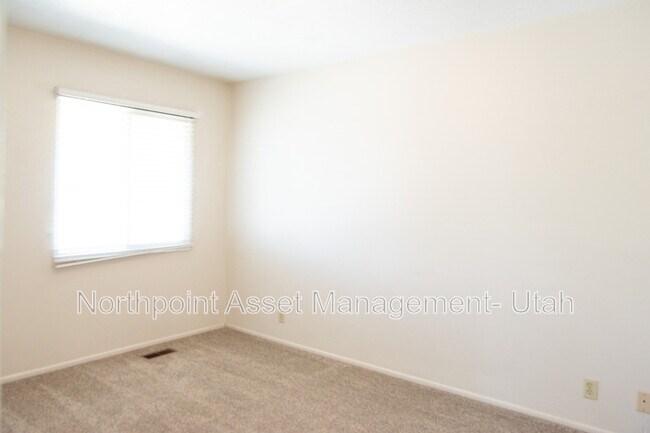 Building Photo - 3465 S Highland Dr