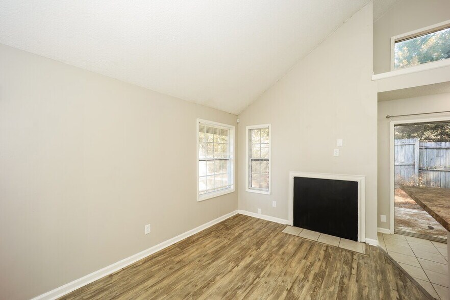 Building Photo - 8536 Pineland Dr