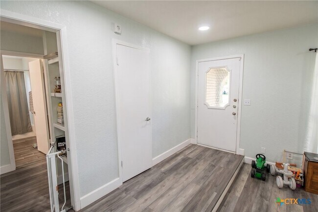 Building Photo - 1707 Antelope Trl