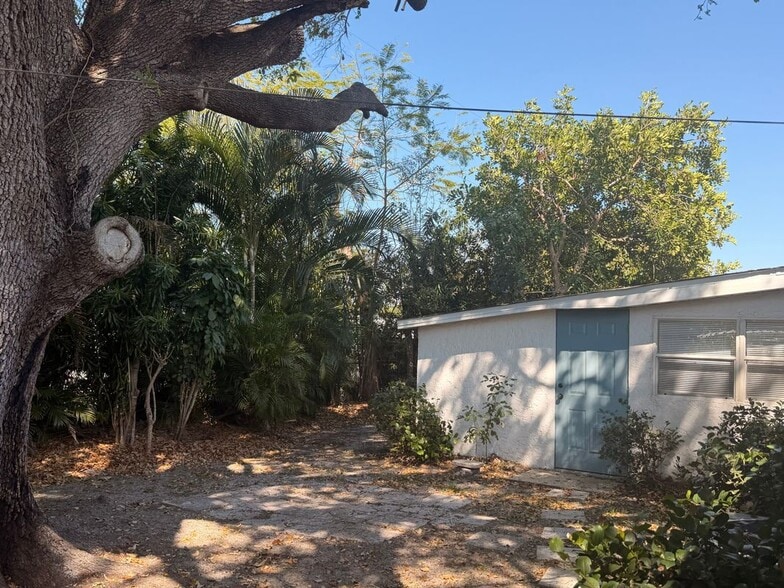 Building Photo - 1659 Ricardo Ave