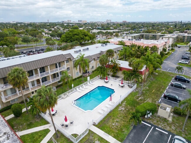 Building Photo - 495 SE 8th St