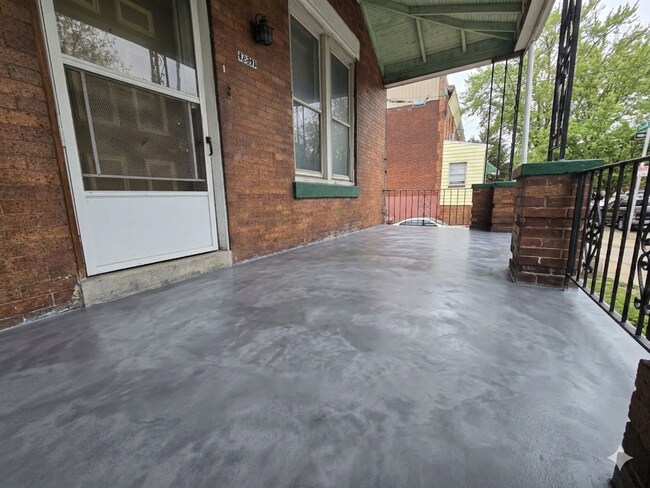 Building Photo - 1231 N 54th St