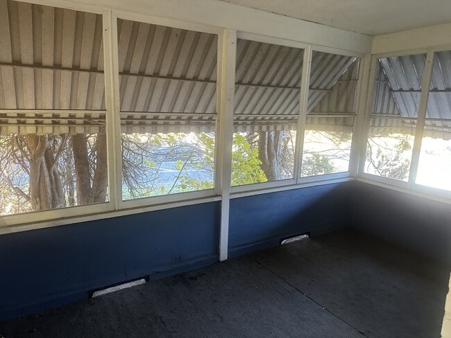 Building Photo - 530 Bellevue Rd