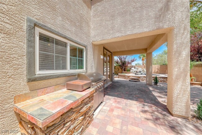 Building Photo - 708 Point Bluff St