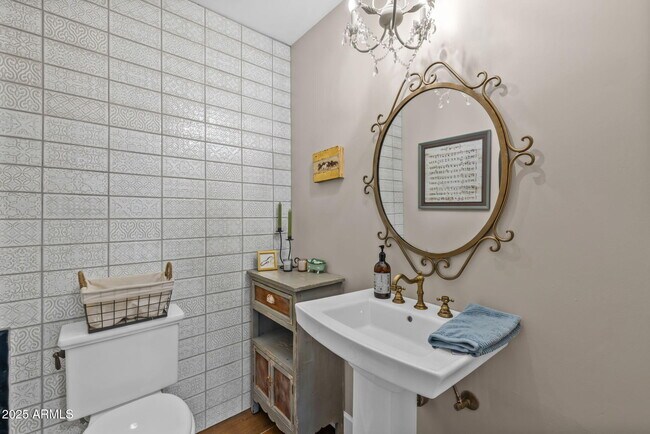 Building Photo - 4402 E Turney Ave