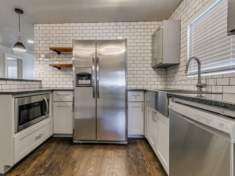 Building Photo - 1121 NW 43rd St