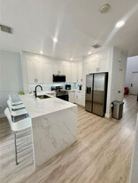 Building Photo - 1481 SE 25th Ter