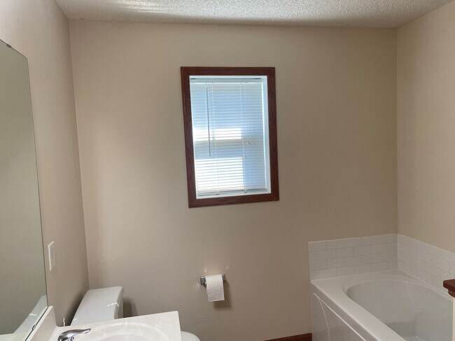 Building Photo - 3010 Cottage Ln N