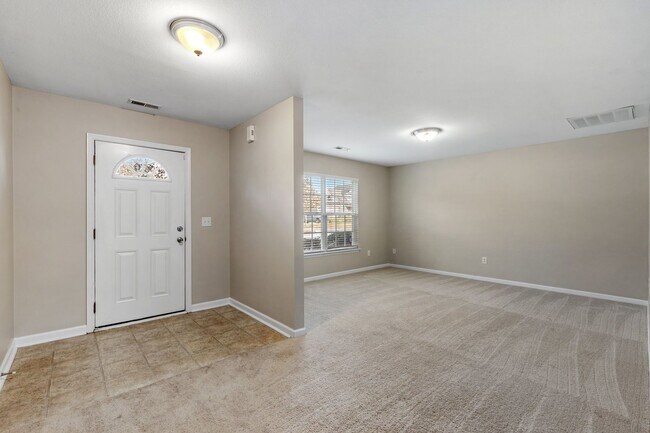 Building Photo - Spacious 4 BR, 2.5 BA, Master BR on Main, Conveniently Located Between Greenville and Spartanburg