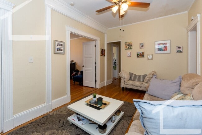 Building Photo - Very spacious 3 bed in Brookline...