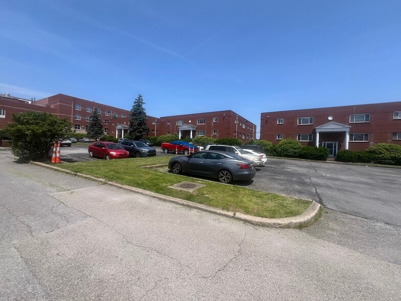 Building Photo - 775-779 Chestnut Ridge Rd