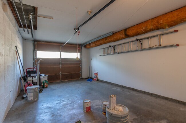 Building Photo - 6112-6116-6116 SE Center St