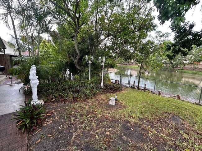 Building Photo - 156 Colly Way