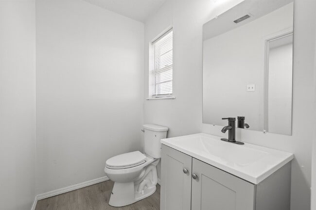Building Photo - Updated Home w/ Large Backyard, Minutes fr...