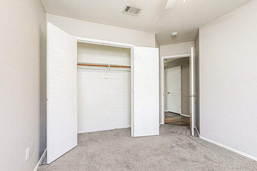 Building Photo - 1012 James Donald Ln