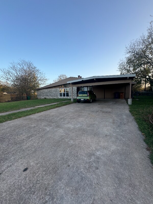 Building Photo - 5000 Cottonwood Cir