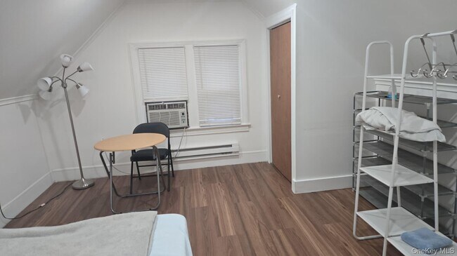 Building Photo - 222 Lockwood Ave