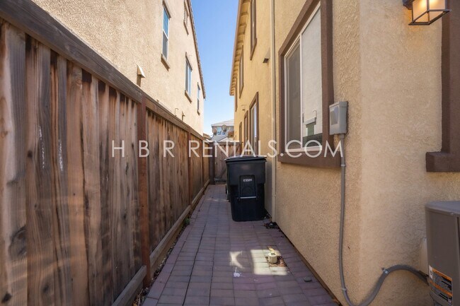 Building Photo - Spacious 4-Bedroom with Granite Finishes in Tracy – Your Dream Home Awaits!