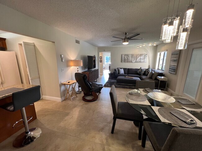 Building Photo - 221 Pine HOV Cir