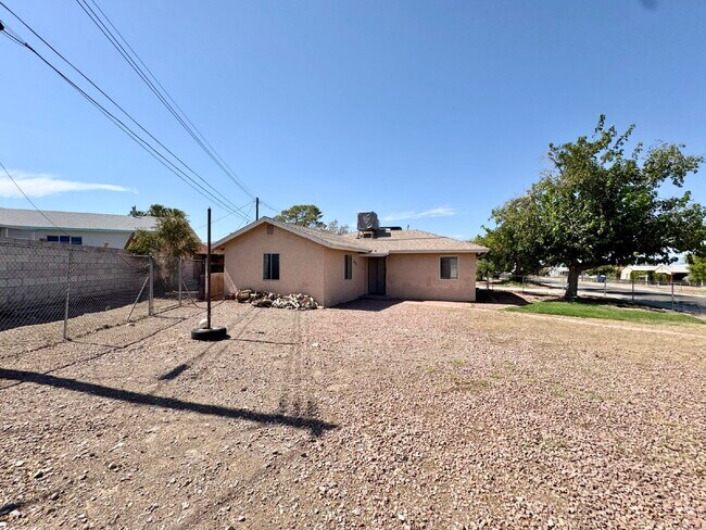 Building Photo - Adorable 3BD Vintage Henderson Home w/ Mod...