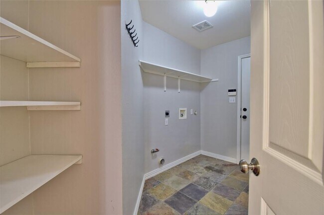 Building Photo - 807 Wild Petunia Way