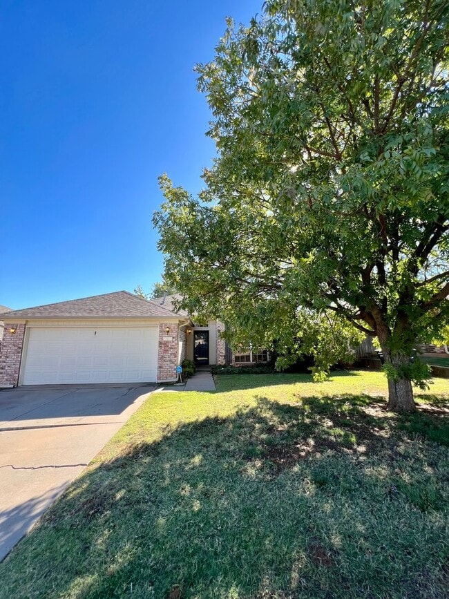 Building Photo - Lovely Rental Home in Heatherwood Neighbor...