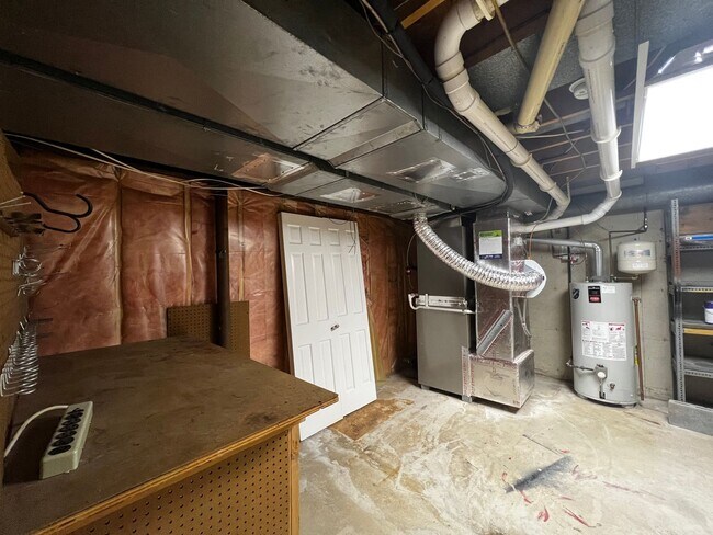 Building Photo - 75 Plymouth Cir