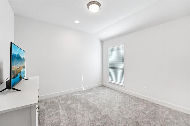 Building Photo - 108 Danielson St