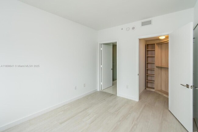 Building Photo - 650 NE 32nd St