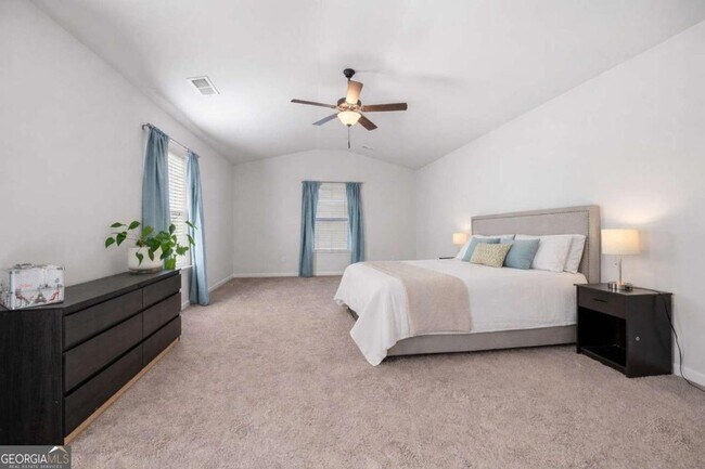 Building Photo - 925 Lakehaven Ln