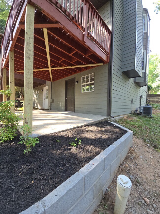 Building Photo - 5034 Laurel Bridge Dr SE