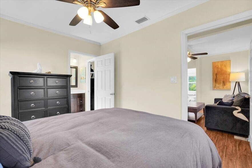 Building Photo - 537 6th St N