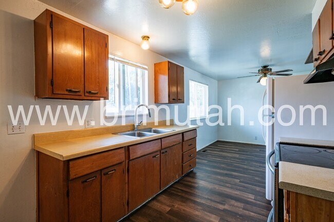 Building Photo - 656 E 5640 S
