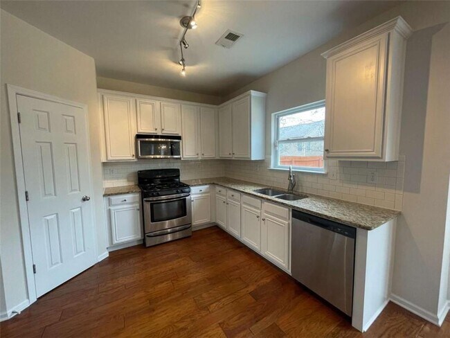 Building Photo - 4205 Pointe Vecchio Cir