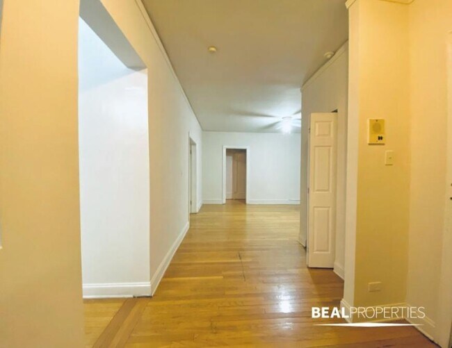 Building Photo - 1 bedroom in EVANSTON IL 60202