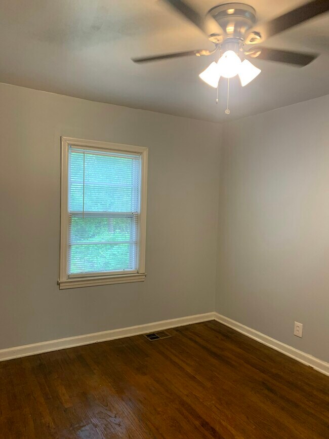 Building Photo - 117 Shadowmoor Dr