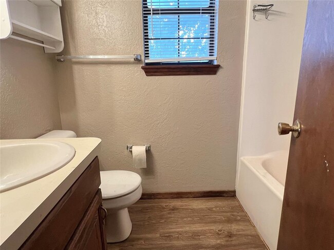 Building Photo - 714 N 5th St