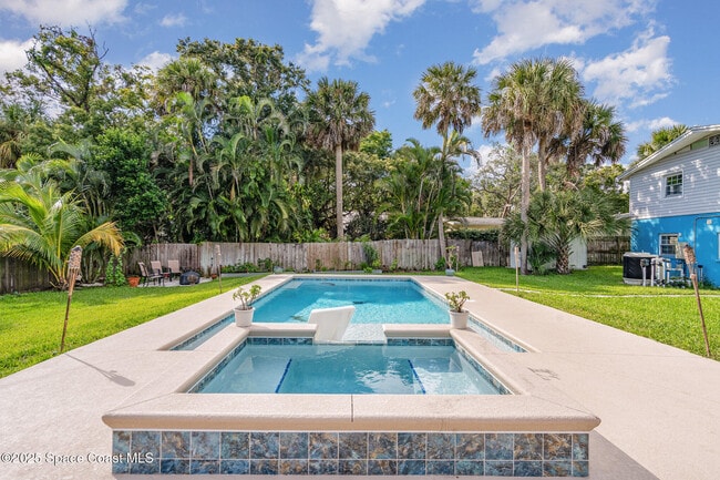 Building Photo - 409 E Melbourne Ave