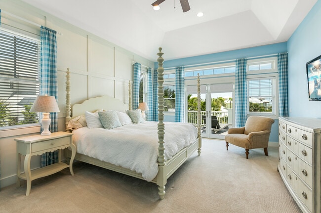 Building Photo - 681 Ocean Palm Way