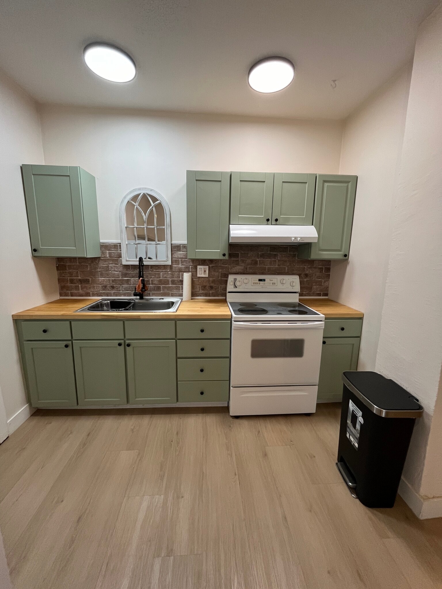 Kitchen - 230 N 700 W