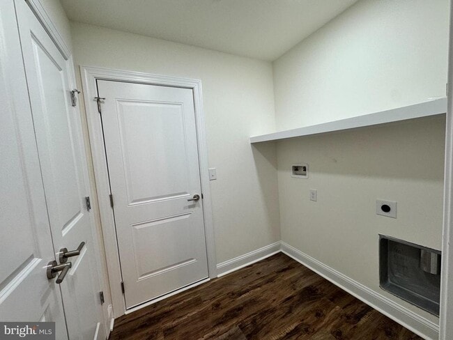 Building Photo - 300 Dixon St