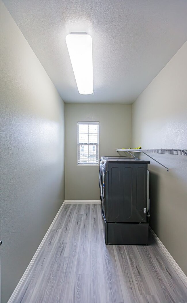 Building Photo - Beautiful Home in a Gated Community